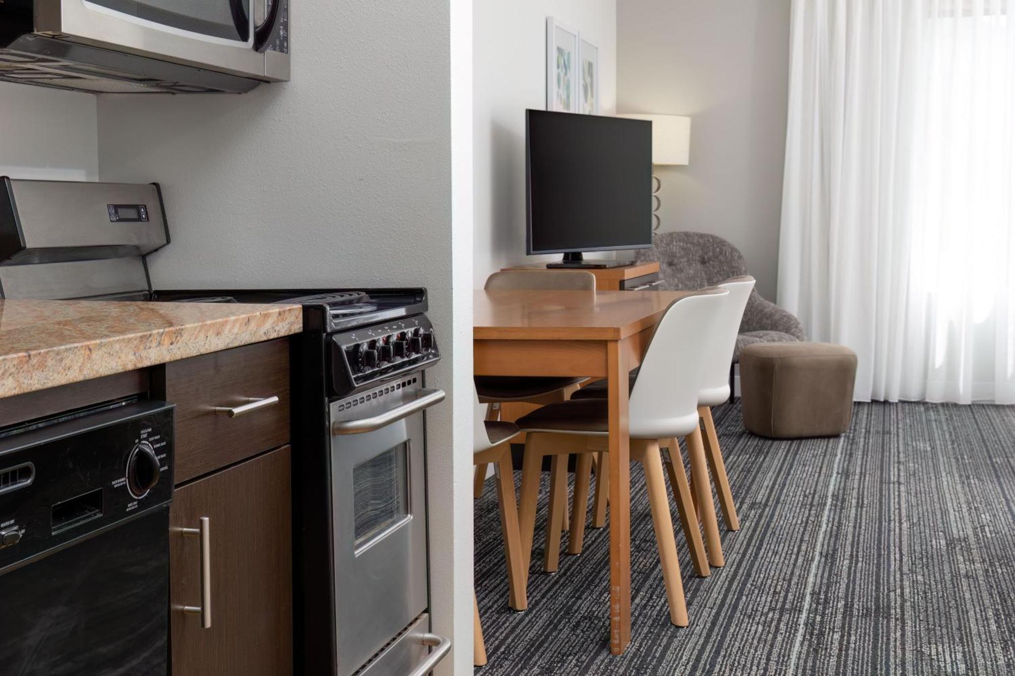 Towneplace Suites By Marriott Эри Экстерьер фото