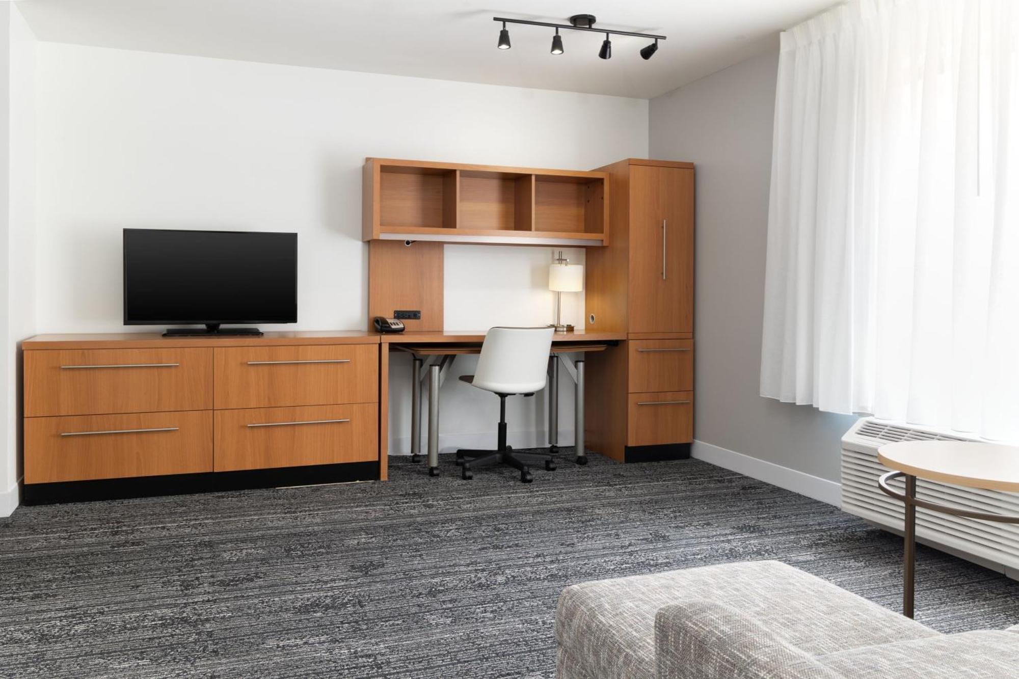 Towneplace Suites By Marriott Эри Экстерьер фото